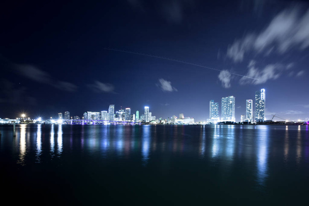 Belvárosi skyline egész Biscayne Bay, Miami, Florida, Amerikai Egyesült Államok - Fotó, kép