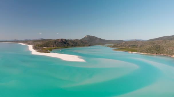panoramaaufnahme von whitehaven beach und hill bulet bei sonnenuntergang, queensland - australien. - Filmmaterial, Video