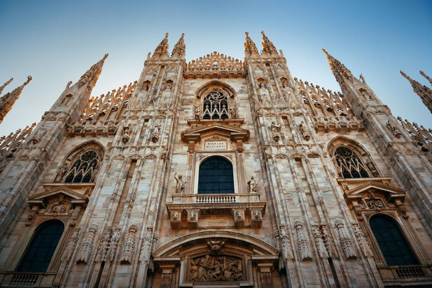 Milanon katedraali lähikuva kaunis kuvio ja veistos Italiassa.  - Valokuva, kuva