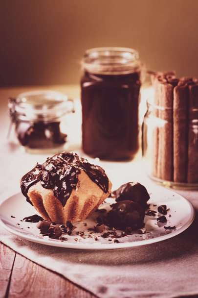 Cupcake with chocolate, sweets, hot chocolate, Bank with chocolate - Φωτογραφία, εικόνα