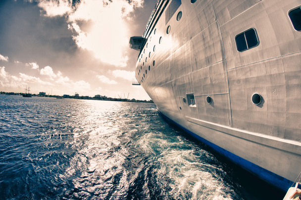 Vista de um navio de cruzeiro
 - Foto, Imagem