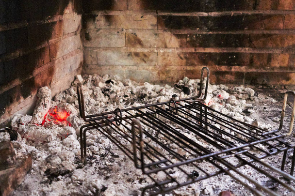 bir barbekü için küçük kamp ateşi - Fotoğraf, Görsel