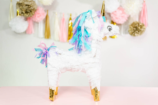 Large unicorn pinata at little girl's birthday party. - Foto, afbeelding