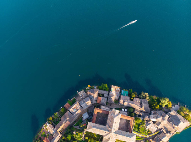 Λίμνη Όρτα, Ιταλία / Lago d'Orta από drone - Φωτογραφία, εικόνα