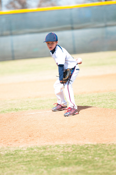 Juventude lançador de beisebol olhando
. - Foto, Imagem