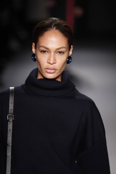PARIS, FRANCE - FEBRUARY 28: Joan Smalls  walks the runway during the Lanvin show as part of the Paris Fashion Week Womenswear Fall/Winter 2018/2019 on February 28, 2018 in Paris, France. - Foto, Imagem