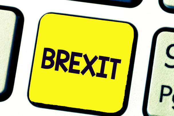 手書きテキスト Brexit を書きます。欧州連合からのイギリスの概念意味言葉潜在的な出発 - 写真・画像