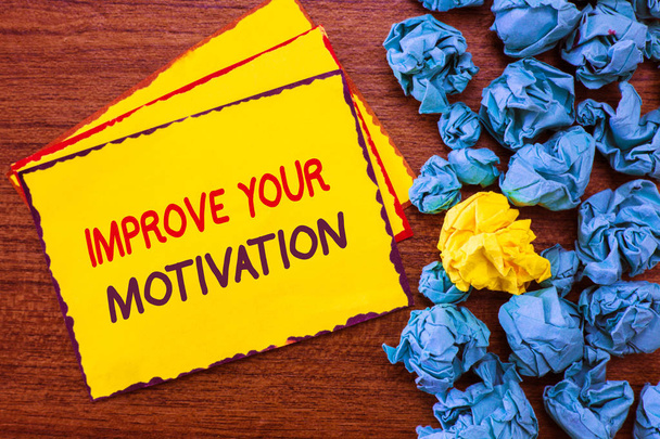 Escribir nota mostrando Mejora tu motivación. Exhibición de fotos de negocios Aumente su auto impulso Mejore los motivos y las metas
 - Foto, imagen