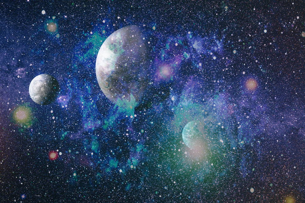 Campo estelar en el espacio profundo a muchos años luz de la Tierra. Elementos de esta imagen proporcionados por la NASA
 - Foto, Imagen