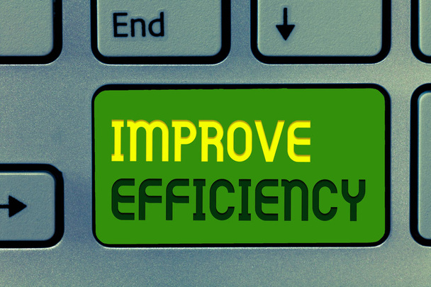 Scrivere testi in Word Migliora l'efficienza. Concetto di business per la competenza nelle prestazioni con il minimo spreco di sforzi
 - Foto, immagini
