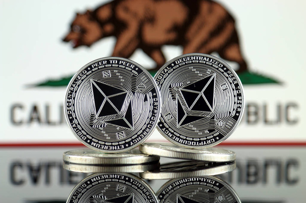 Wersja Ethereum (Eth) i Flaga stanu Kalifornia. Obraz koncepcyjny dla inwestorów w kryptowaluta, technologia Blockchain, Smart umów, osobiste tokenów i początkowe monety oferuje. - Zdjęcie, obraz