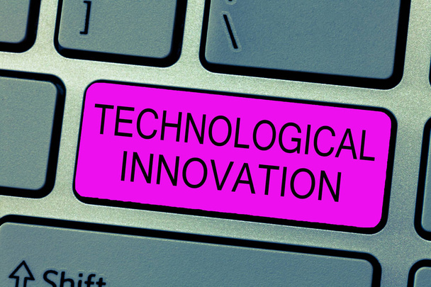 Teknologisen innovaation teksti. Käsitteellinen kuva Uusi keksintö teknisestä tuotetiedosta
 - Valokuva, kuva