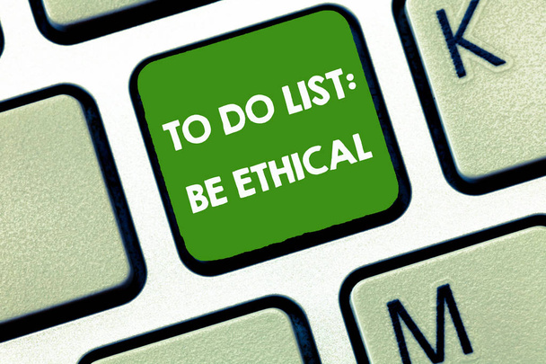 Scrivere una nota che mostra To Do List Be Ethical. Foto d'affari in mostra piano o promemoria che è costruito in una cultura etica
 - Foto, immagini