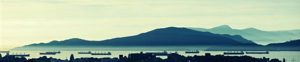 Abstraktní silueta pohoří ve Vancouveru, Kanada. - Fotografie, Obrázek