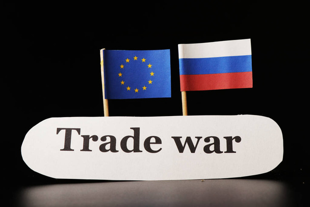 ein Handelskrieg zwischen Russland und der Europäischen Union. Wer gewinnt? Es könnte ein großes Problem werden - Foto, Bild