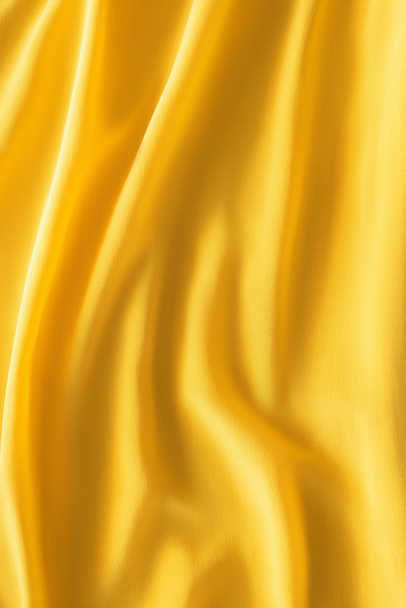 marco completo de tela de seda de color amarillo ondulado como fondo
 - Foto, Imagen