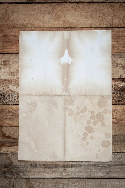 Vintage Crumpled papír textúra a fából készült asztal - Fotó, kép