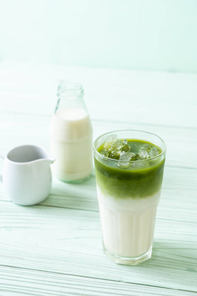 iced matcha green tea latte with milk - Φωτογραφία, εικόνα