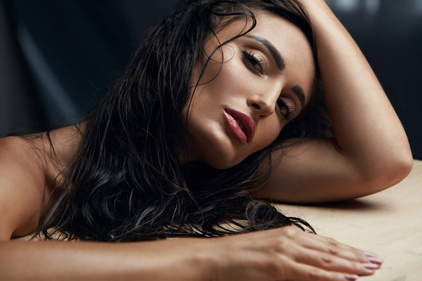 Beautiful Sexy Woman With Fashion Makeup And Long Wet Hair - Fotografie, Obrázek