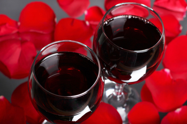 Two glasses of wine - Фото, изображение