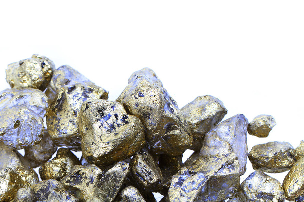 χρυσή διακόσμηση πέτρες απομονώνονται σε λευκό φόντο - Φωτογραφία, εικόνα