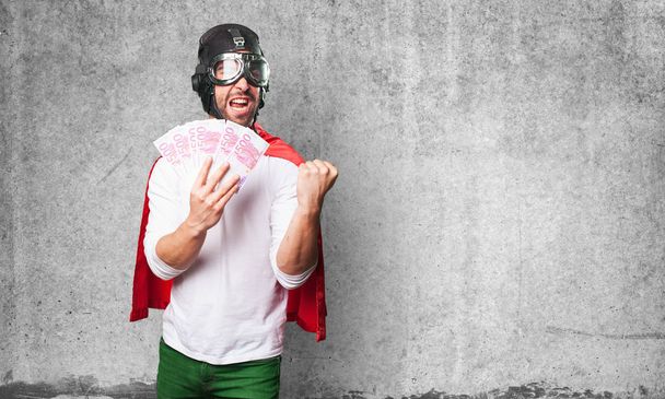 super héroe ganar dinero
 - Foto, Imagen