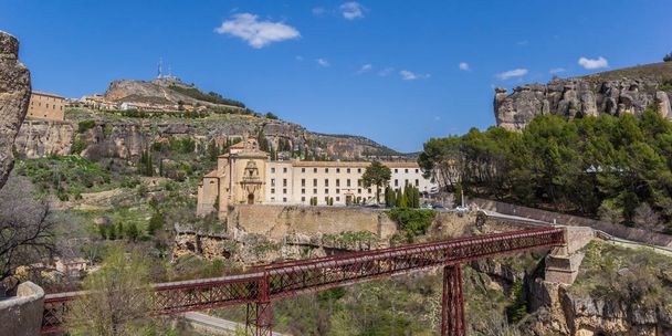 Мост Сан-Пабло в центре Куэнки, Испания
 - Фото, изображение