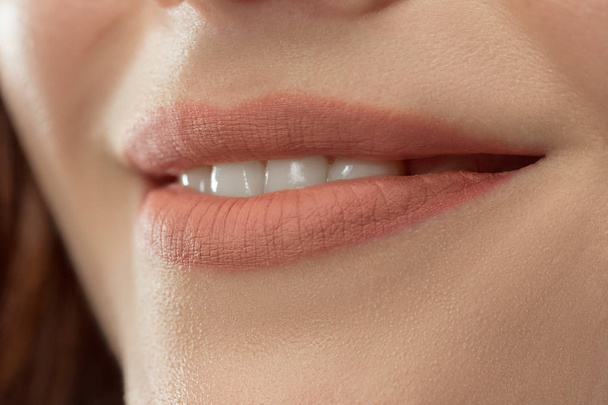 Perfect Lips. Sexy Girl Mouth close up. Beauty young woman Smile. - Foto, Imagen