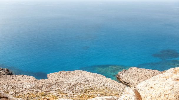 Beautiful sea background, white chalky rocks and bright blue turquoise water - Fotó, kép