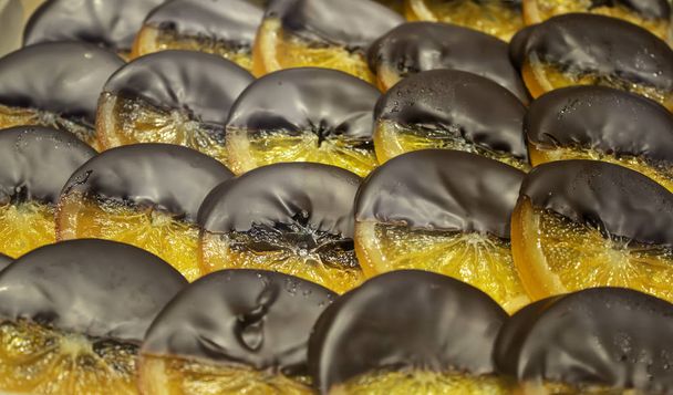 Chocolade met sinaasappel in gebakje, zoete desserts - Foto, afbeelding