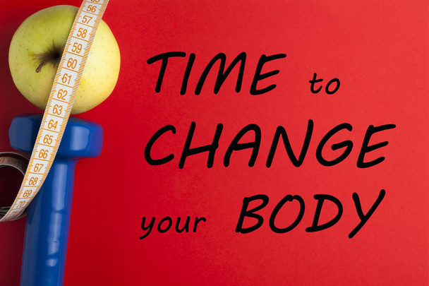 Es hora de cambiar tu cuerpo. Cita motivacional de fitness. Concepto deporte, dieta, fitness, alimentación saludable
. - Foto, Imagen