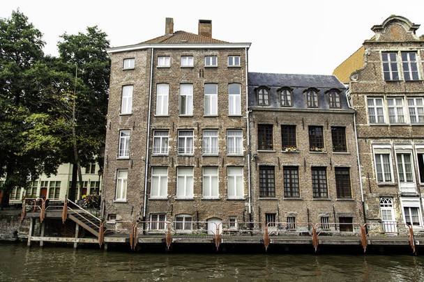 9月のベルギー、ヨーロッパの観光、ゲント市の古い建物 - 写真・画像