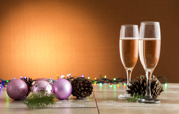 Copa de vino espumoso para la fiesta de año nuevo
 - Foto, imagen