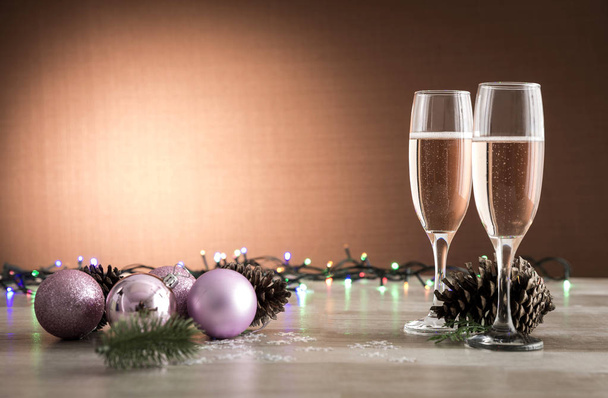 Yeni yıl partisi için köpüklü şarap cam - Fotoğraf, Görsel
