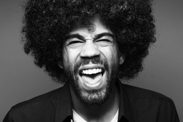 Screaming black man on black and white tone - Φωτογραφία, εικόνα