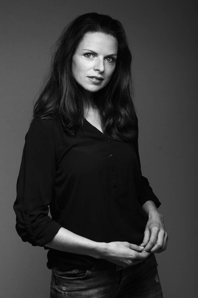 Beautiful caucasian woman on black and white tone - Fotografie, Obrázek