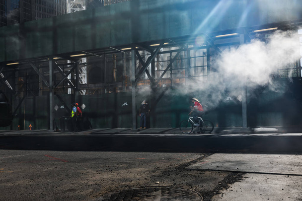 NEW YORK, USA - Sep 23, 2017: Manhattan street scene. Cloud of vapor from the subway on the streets of Manhattan in NYC. Typical view of Manhattan - Φωτογραφία, εικόνα