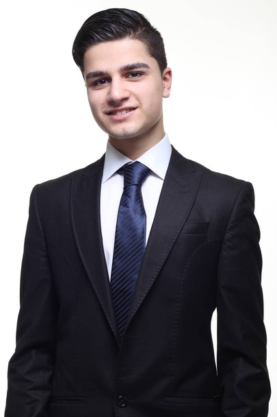 Кавказький юнак посміхається - Фото, зображення