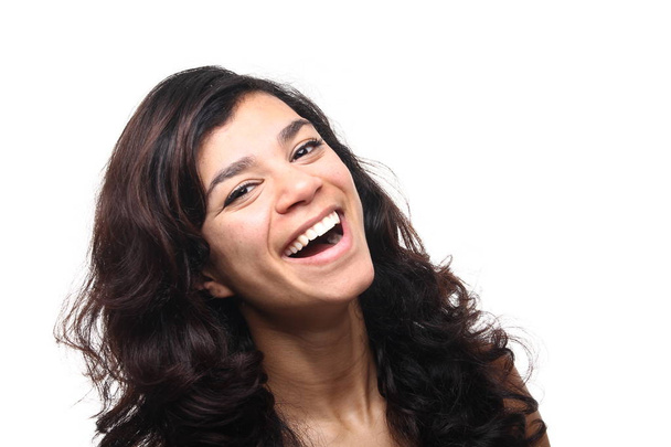 schöne afroamerikanische Frau lächelt - Foto, Bild