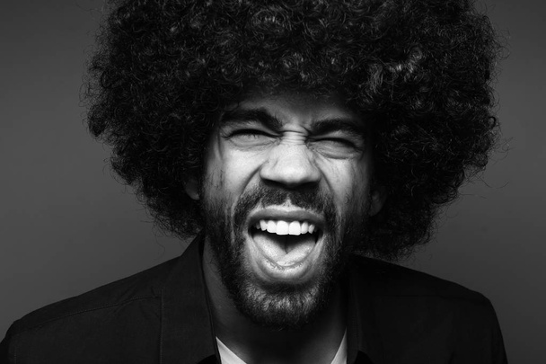 Screaming black man on black and white tone - Foto, Imagen