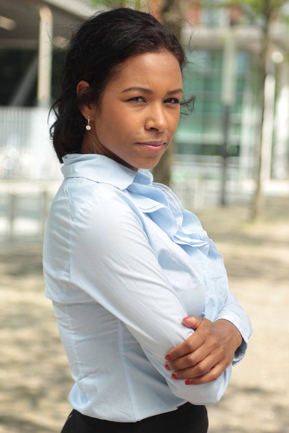Beautiful afro-american woman is serious and thinking - Foto, afbeelding