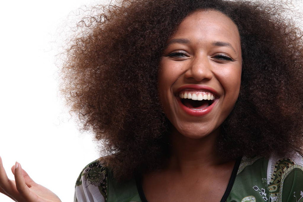 Belle femme afro-américaine sourit
 - Photo, image