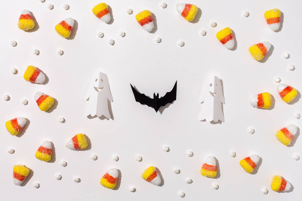 Halloween theme with paper craft decorations - Foto, immagini