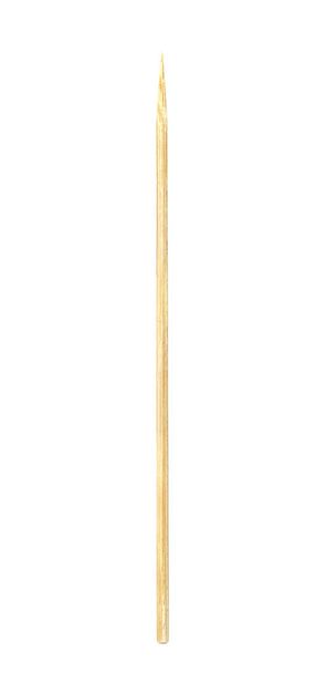 puinen bambu terävä kärki tikku ohut vartaassa eristetty valkoisella pohjalla, yhden kallistuu puinen bambu syömäpuikko vartaassa elintarvikkeet, bambu tikkuja tai puinen vartaat käytetään pitämään kappaletta ruokaa
 - Valokuva, kuva