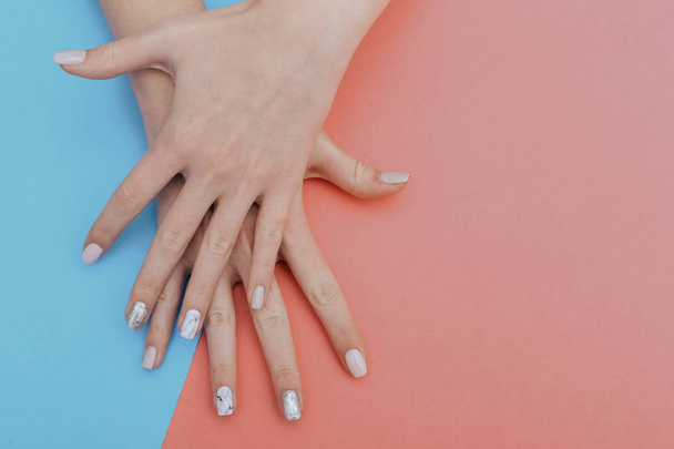 Natural nails, gel polish. Perfect clean manicure - Foto, Imagen