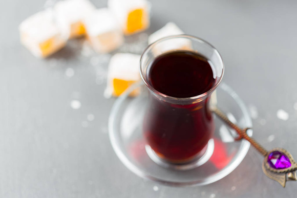 Red tea in turkish glasses on a wooden table - Valokuva, kuva