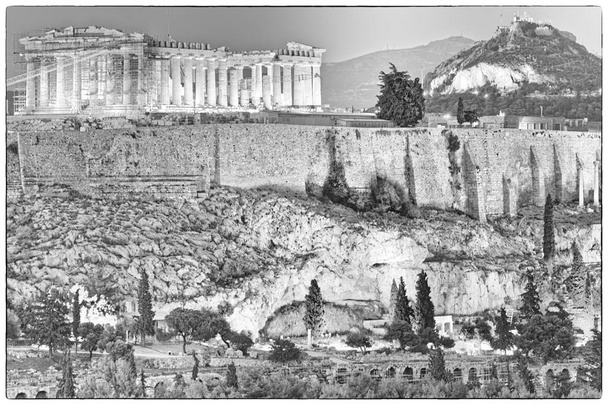 Афіни, Греція, Парфенон на Акрополь та пагорб Лікабетус пагорбі, Образотворче мистецтво чорно-білих відфільтровано - Фото, зображення