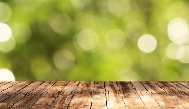Empty wooden table with blurred natural background - Foto, Imagen