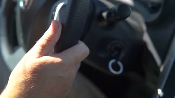 Male hands on steering wheel. close Up. - Séquence, vidéo