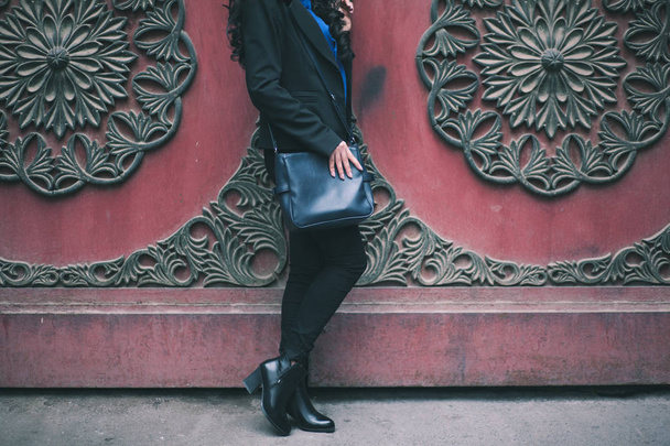 woman with  bag standing on  street - Zdjęcie, obraz